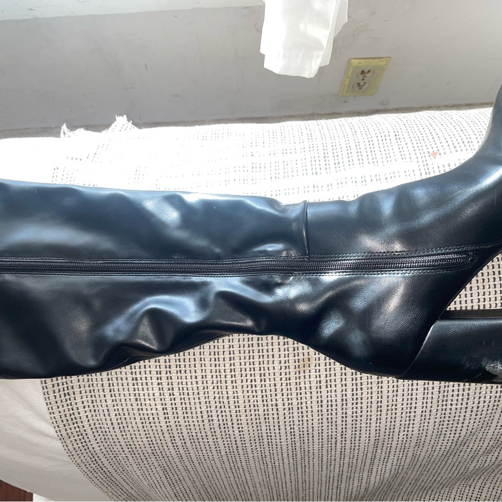Black Knee-High Leather Boots - Picture 9 of 10